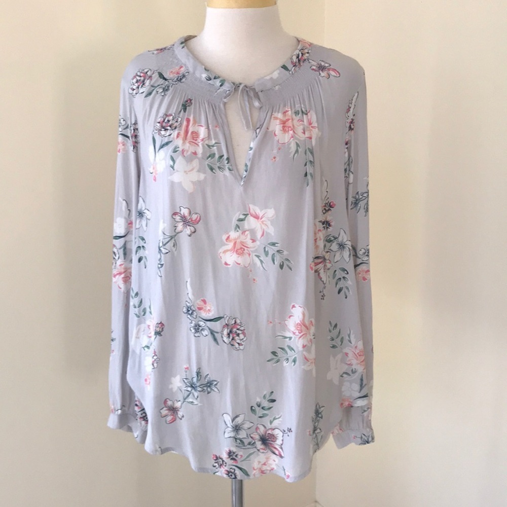 Torrid Size 0X grey floral smocked Long Sleeve Top